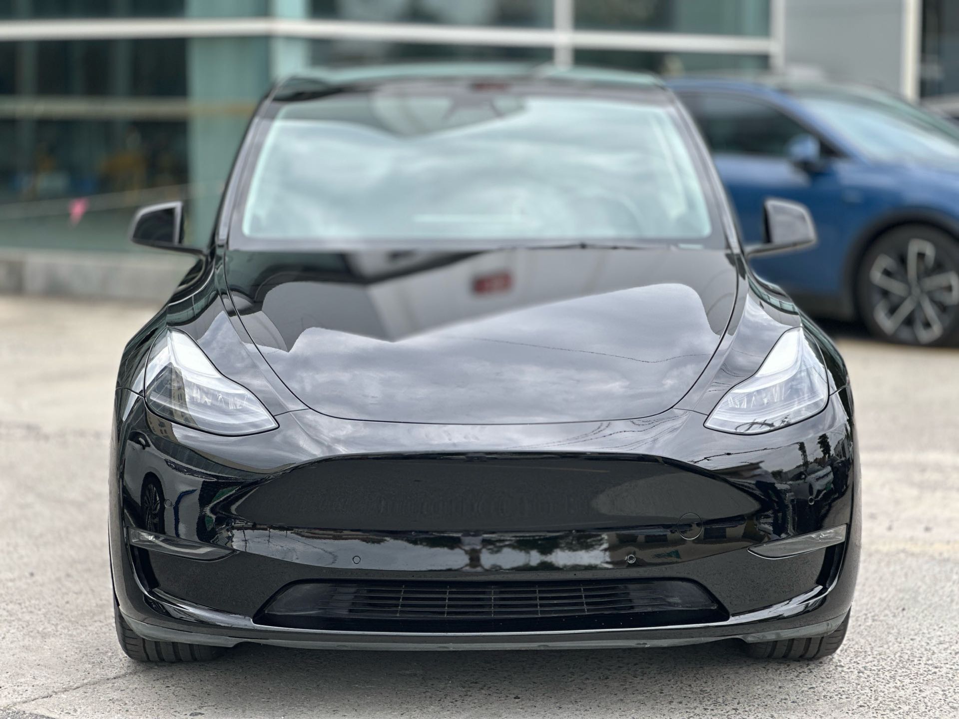 Tesla Model Y 2022 car image #2