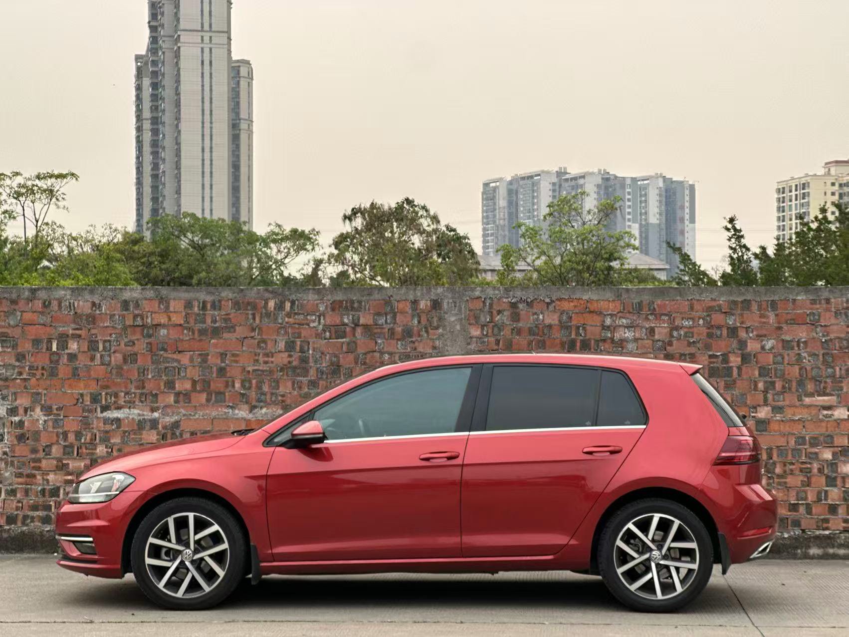 Volkswagen Golf 2018 car image #3