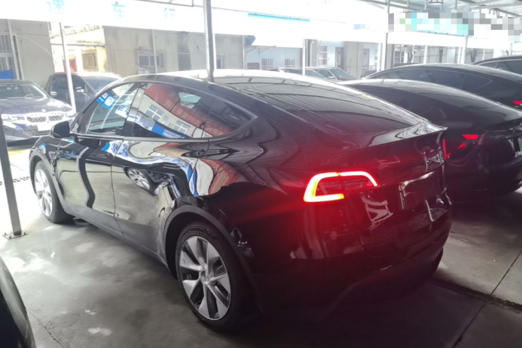 Tesla Model Y 2022 car image #5