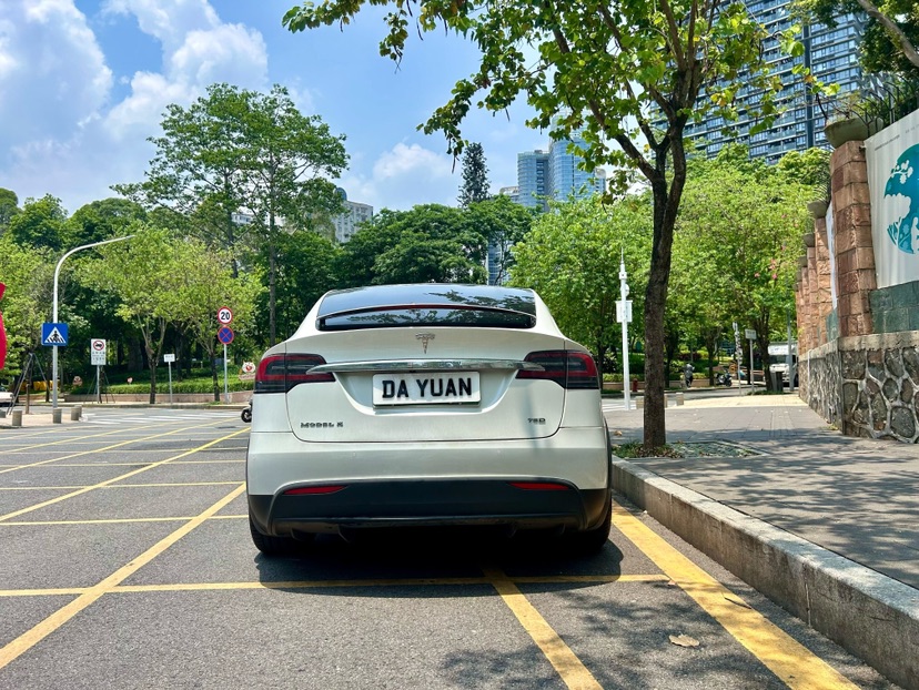 Tesla Model X 2018 #8 Tesla Model X 2018 car image #8
