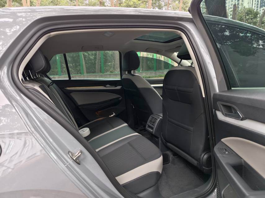 Volkswagen Golf 2022 car image #7