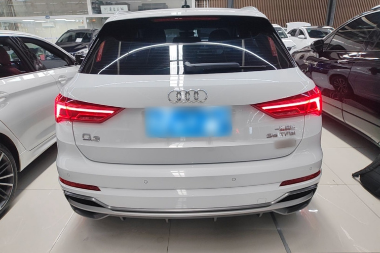 Audi Q3 2022 car image #6