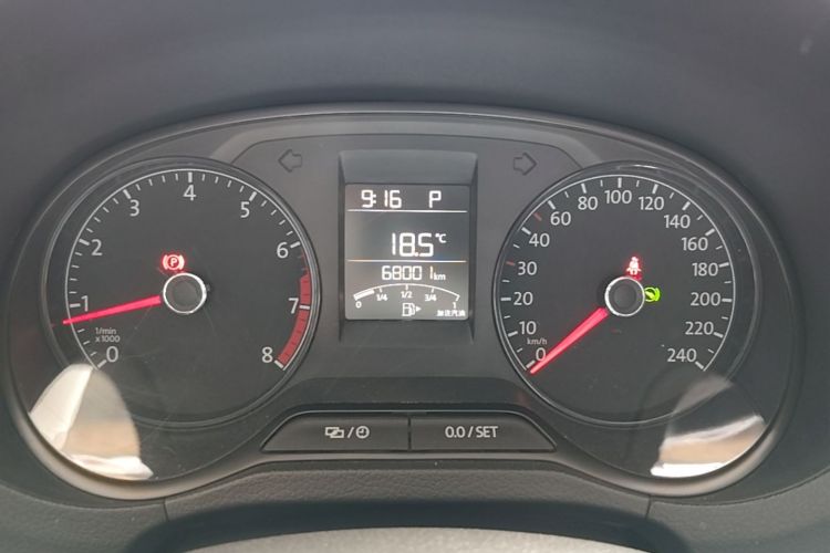 Volkswagen Polo 2017 car image #12