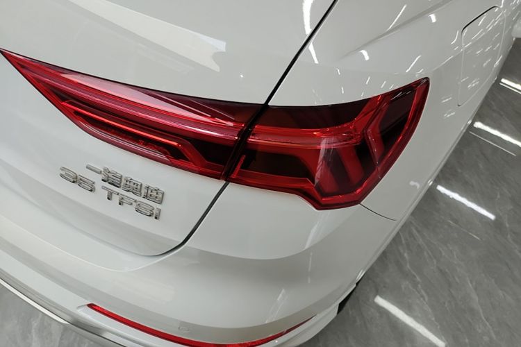 Audi Q3 2021 car image #8