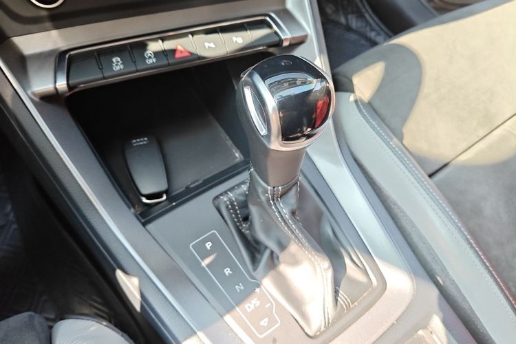 Audi Q3 2022 car image #14