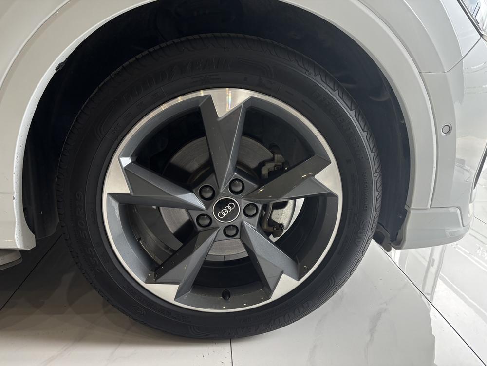 Audi Q3 2022 car image #10