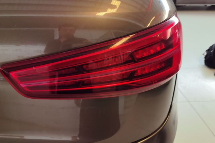 Audi Q3 2016 car image #8