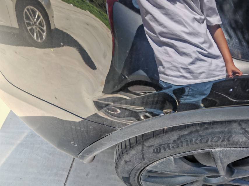 Tesla Model Y 2023 car image #3