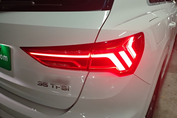Audi Q3 2021 car image #8
