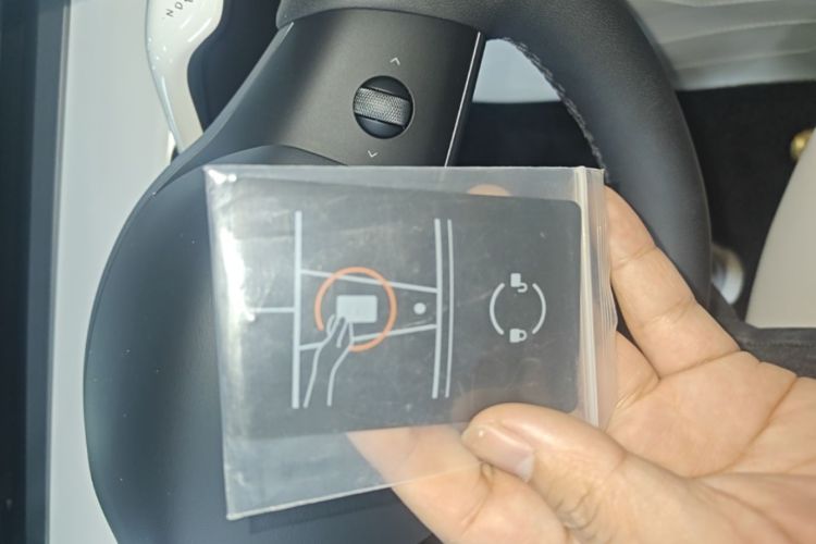 Tesla Model Y 2023 car image #9