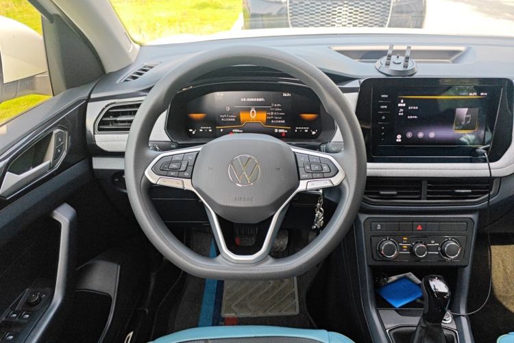 Volkswagen Tharu 2024 car image #11