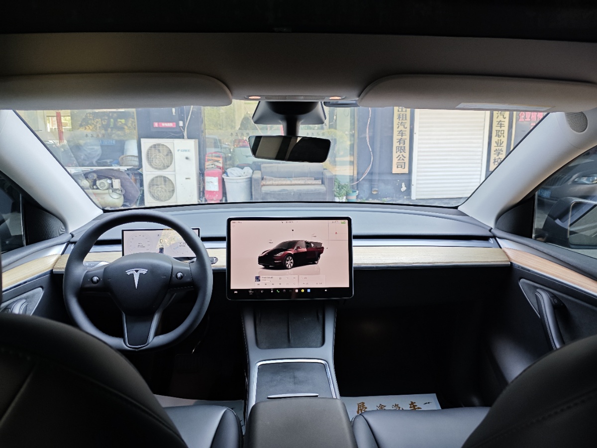 Tesla Model Y 2023 car image #7