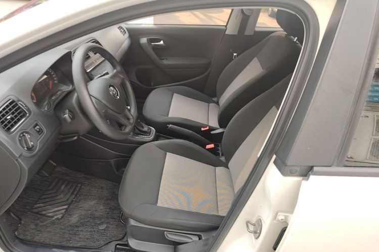 Volkswagen Polo 2017 car image #15