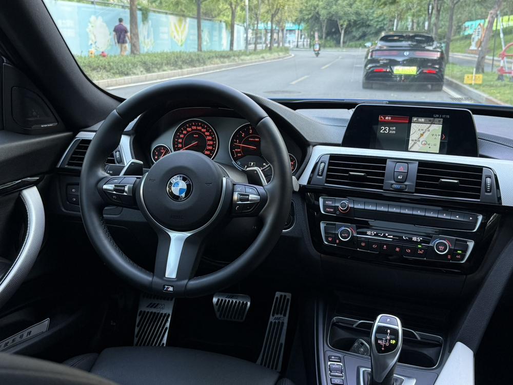 BMW 3 Series GT 2018 car image #10