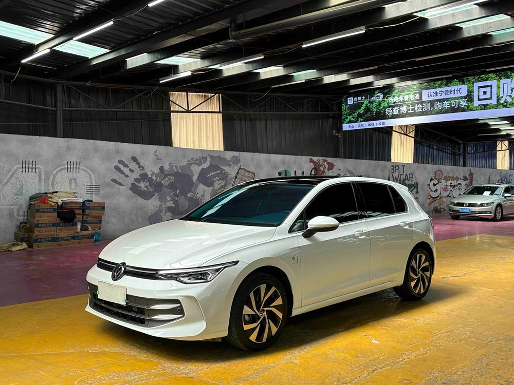 Volkswagen Golf 2026 صورة سيارة 
