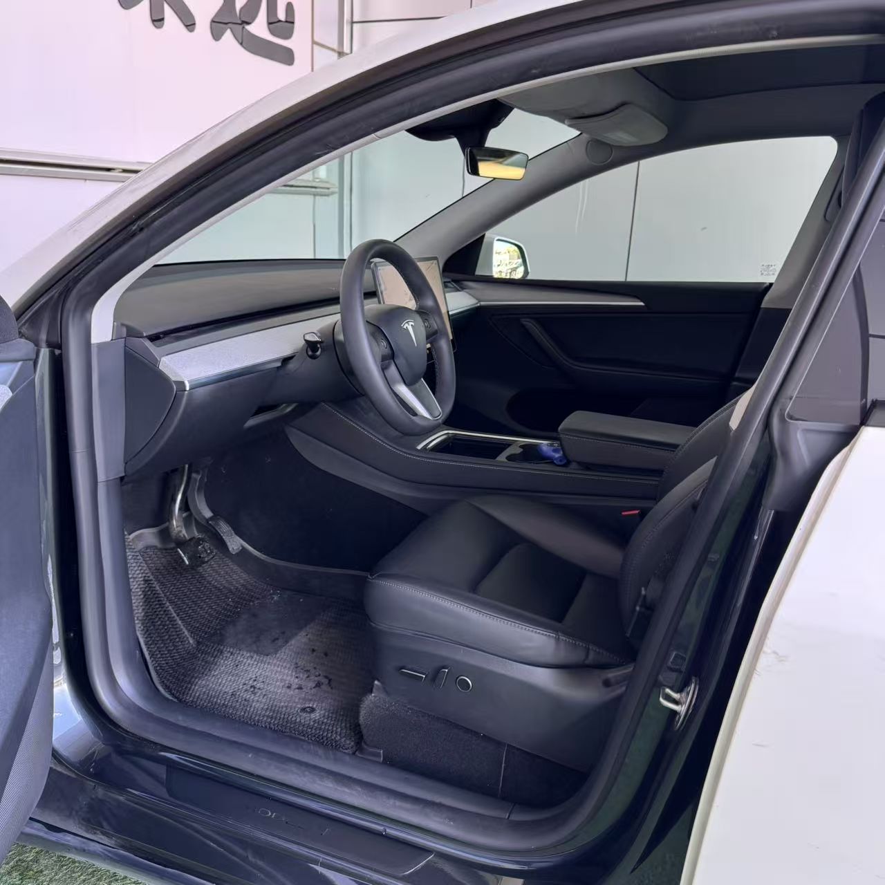 Tesla Model Y 2024 #6 Tesla Model Y 2024 car image #6