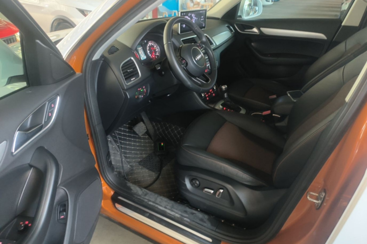 Audi Q3 2017 car image #16