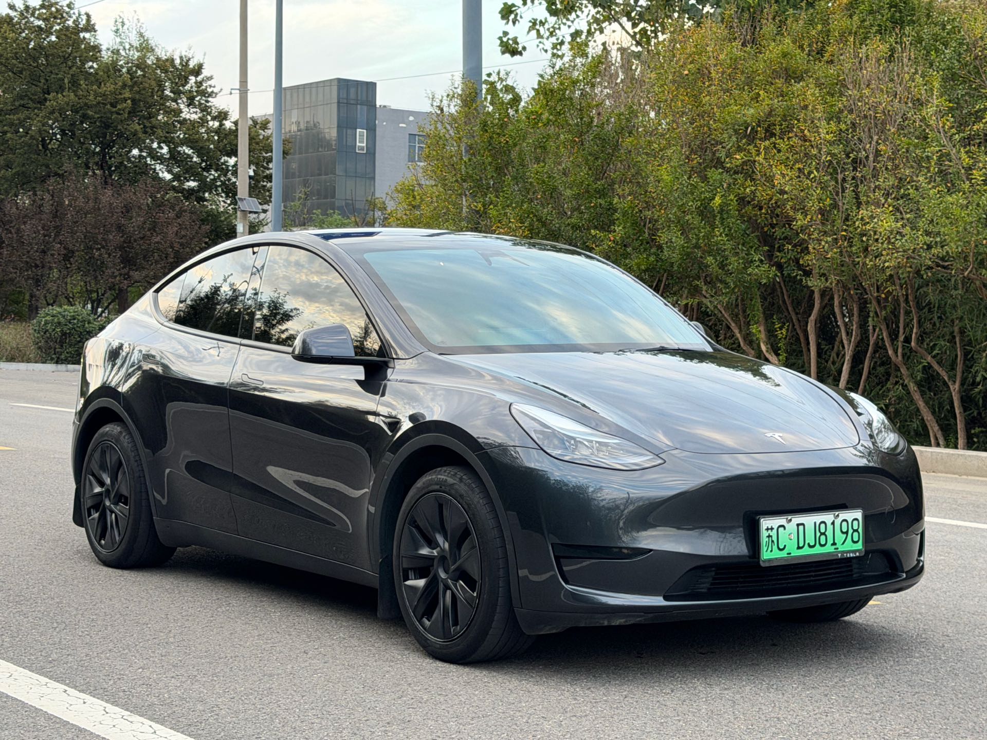 Tesla Model Y 2024 car image #3