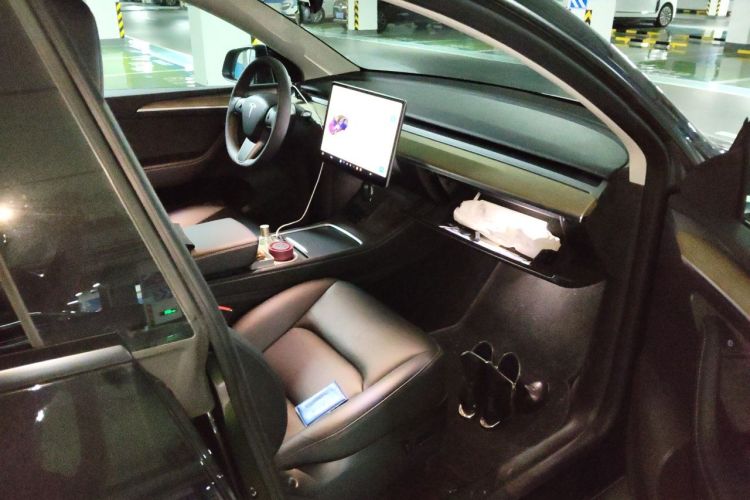 Tesla Model Y 2023 #27 Tesla Model Y 2023 car image #27