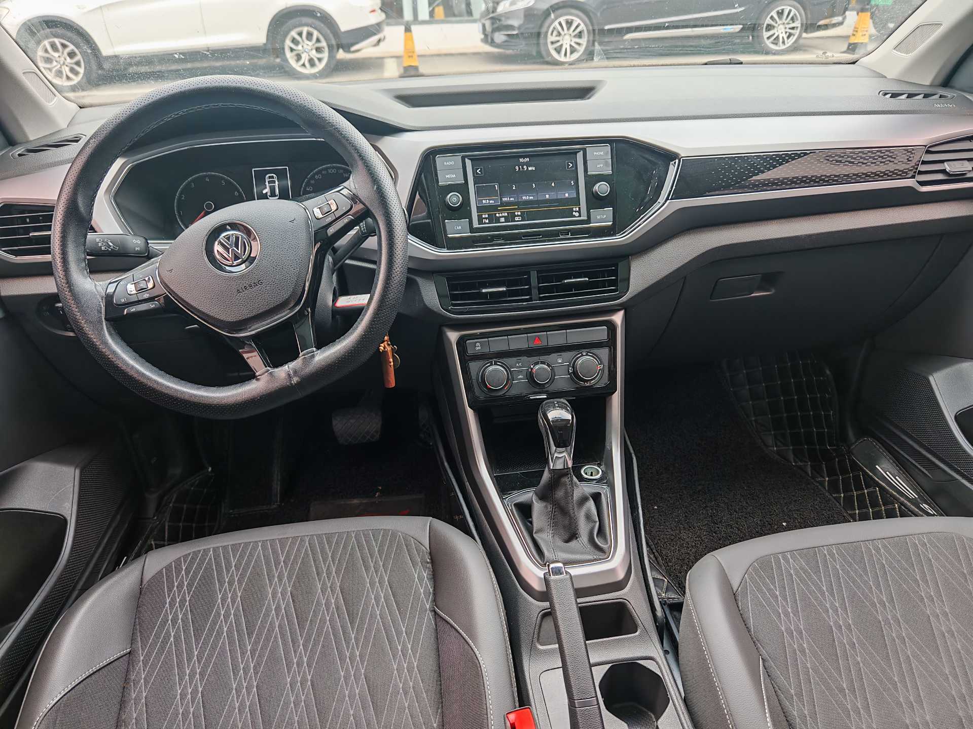 Volkswagen T-Cross 2020 #8 Volkswagen T-Cross 2020 car image #8