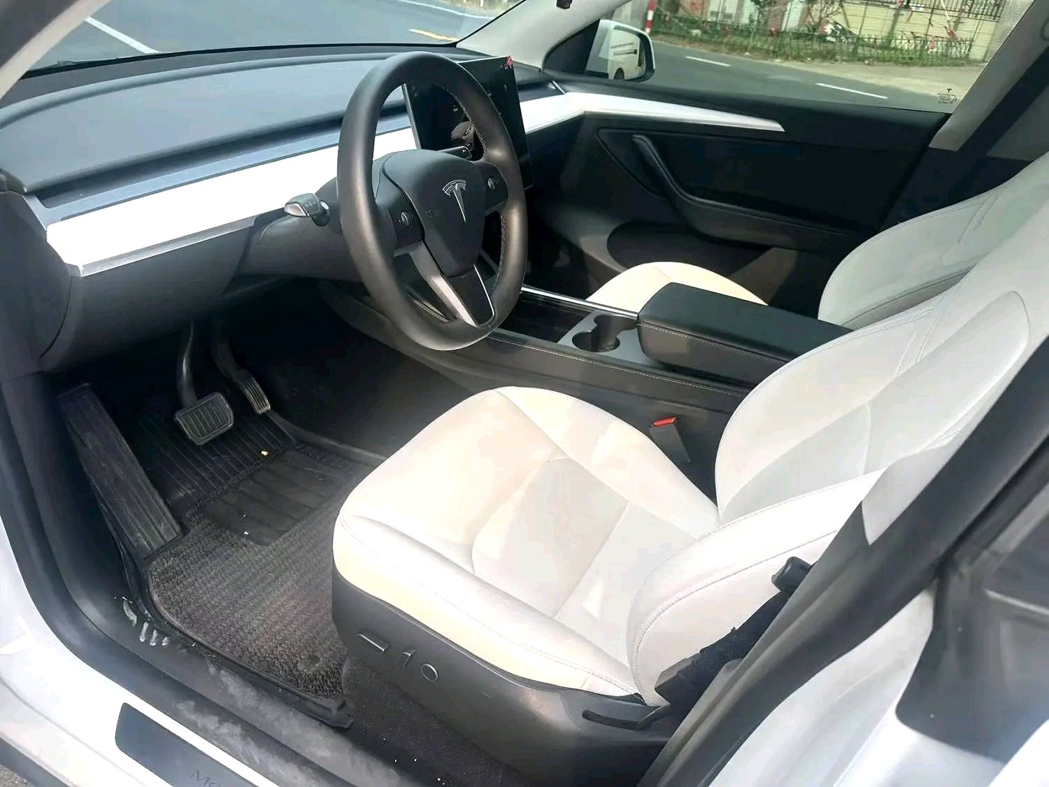 Tesla Model Y 2023 #5 Tesla Model Y 2023 car image #5