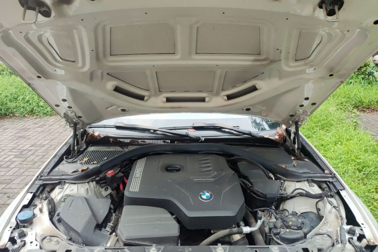 BMW 3 Series 2021 car image #22