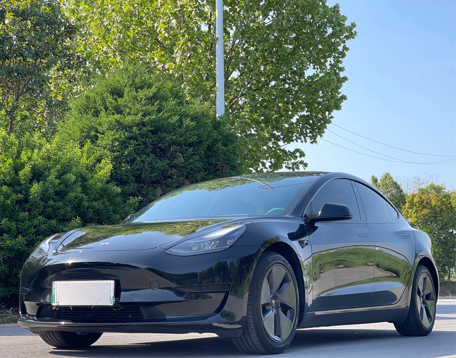 Tesla Model 3 2021 car image 