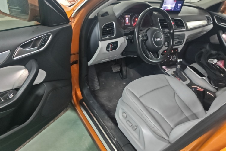 Audi Q3 2016 car image #16