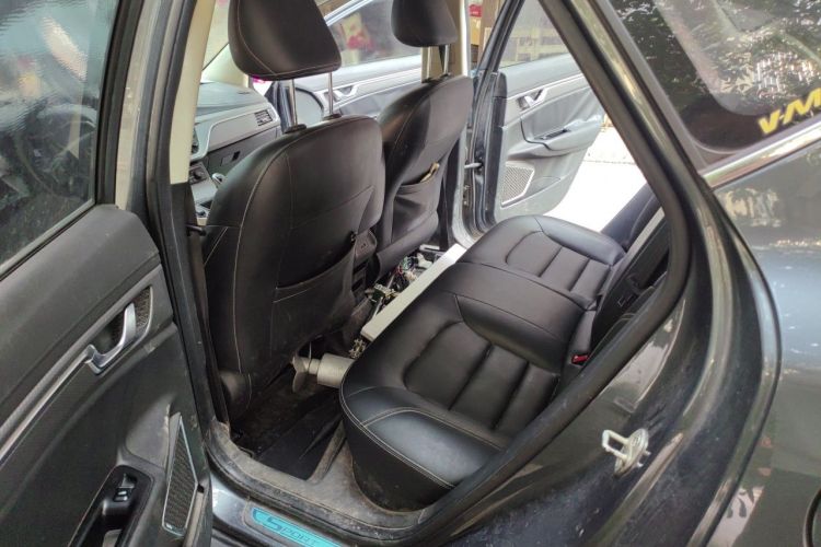 GEELY Emgrand GS 2017 car image #10