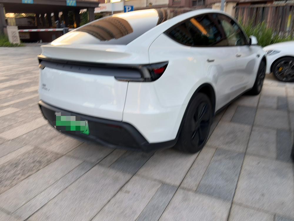 Tesla Model Y 2026 car image #6
