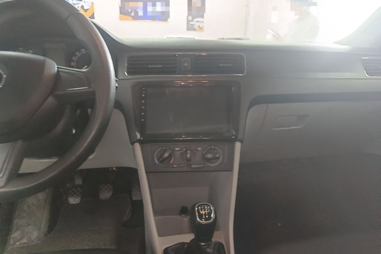 Skoda Rapid 2015 #13 Skoda Rapid 2015 car image #13