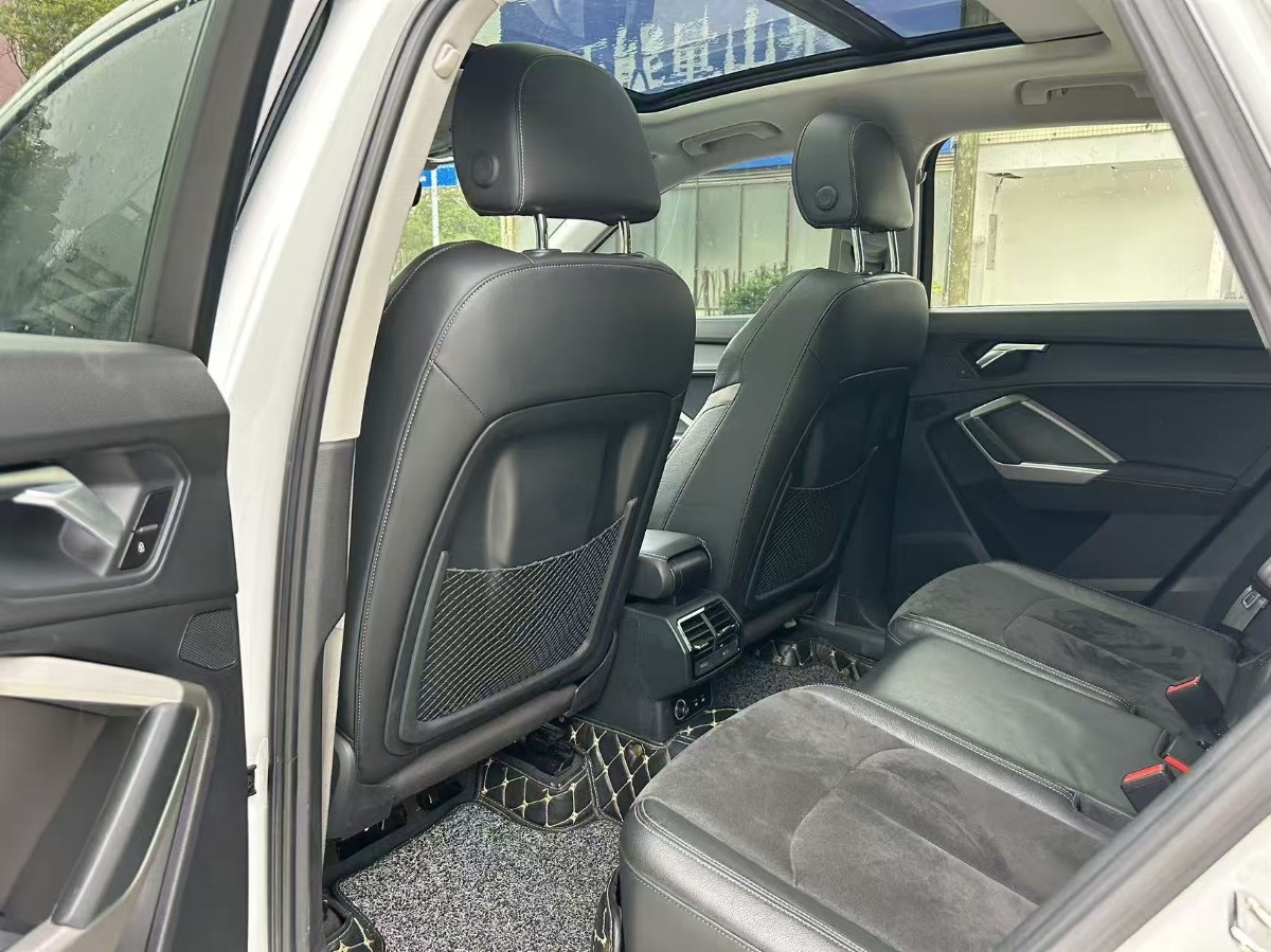 Audi Q3 2020 car image #5