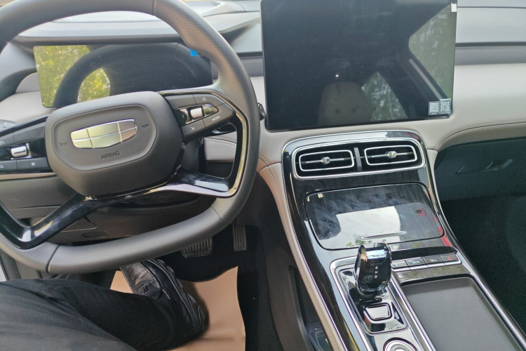 GEELY Boyue L 2026 immagine di auto #15