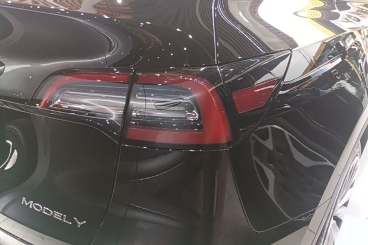Tesla Model Y 2024 #8 Tesla Model Y 2024 car image #8