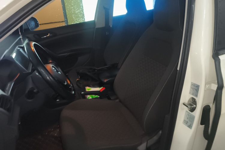 Volkswagen T-Cross 2021 car image #16