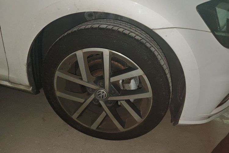Volkswagen Golf 2020 car image #6