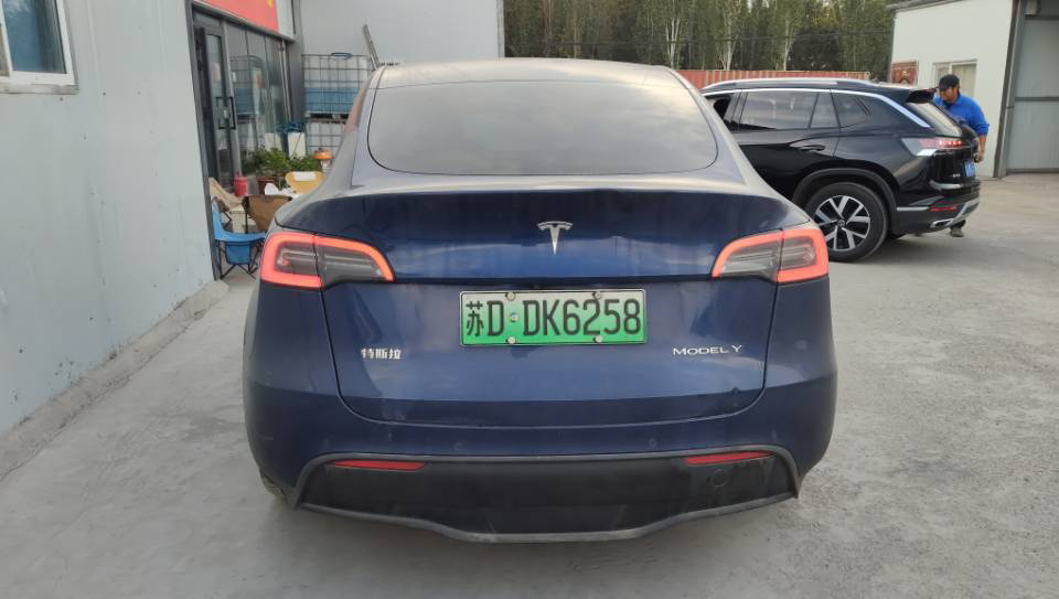 Tesla Model Y 2023 صورة سيارة #7