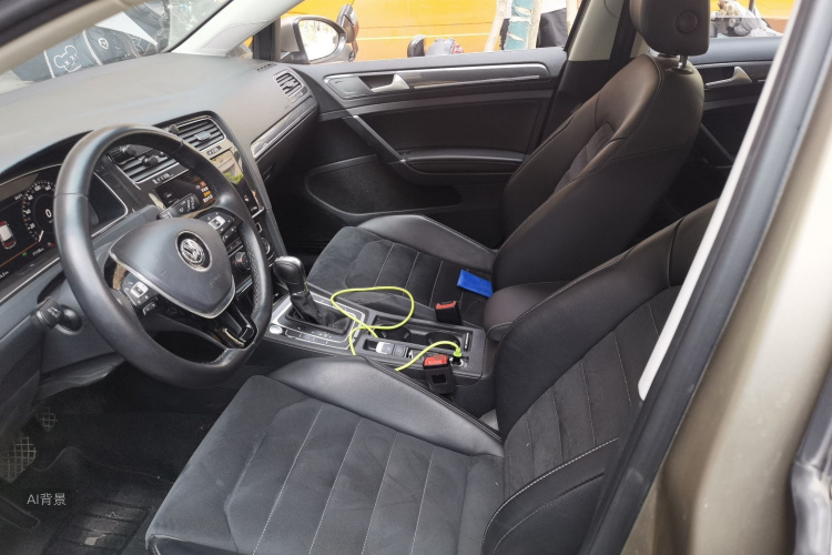 Volkswagen Golf 2020 car image #17
