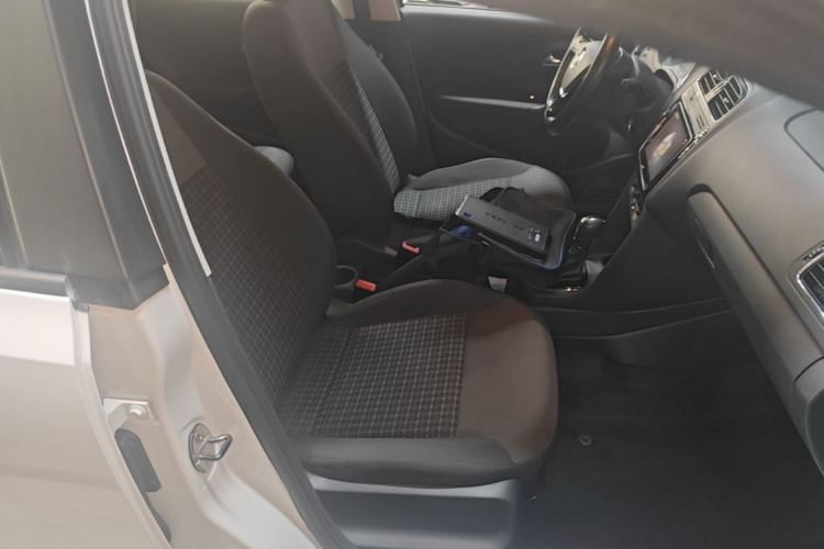 Volkswagen Polo 2018 car image #24