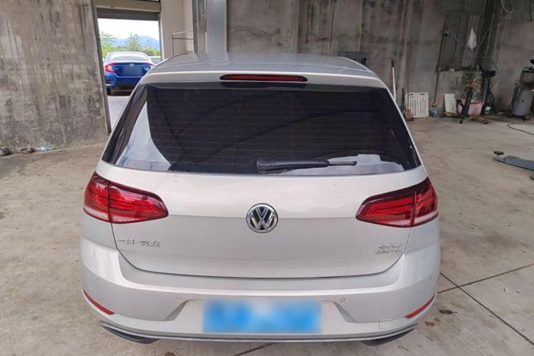 Volkswagen Golf 2018 car image #6