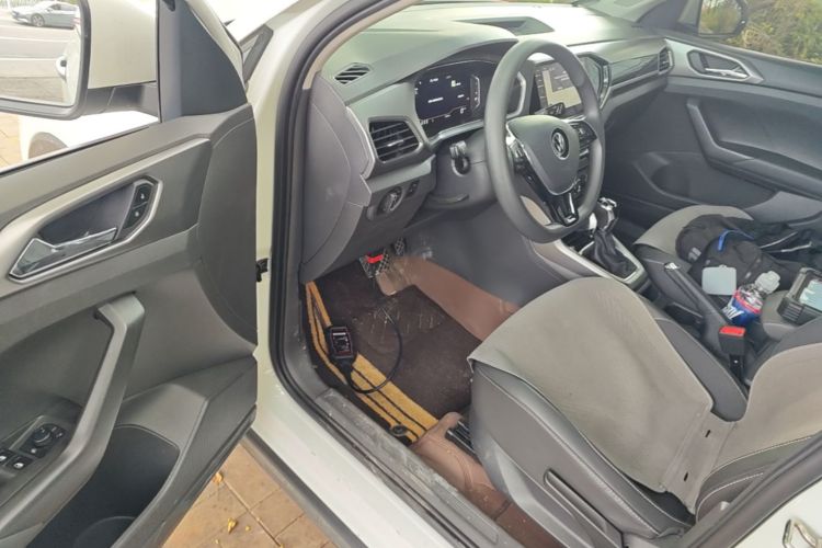 Volkswagen T-Cross 2023 car image #16