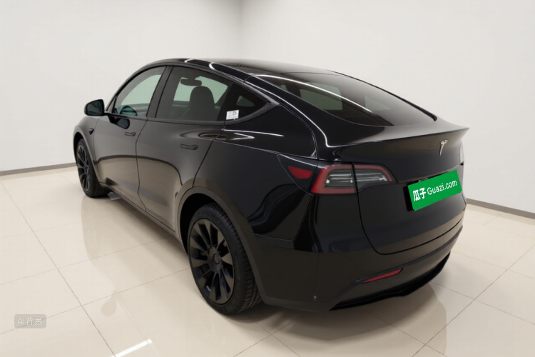 Tesla Model Y 2023 #5 Tesla Model Y 2023 car image #5