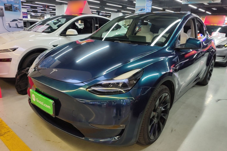 Tesla Model Y 2022 car image #2