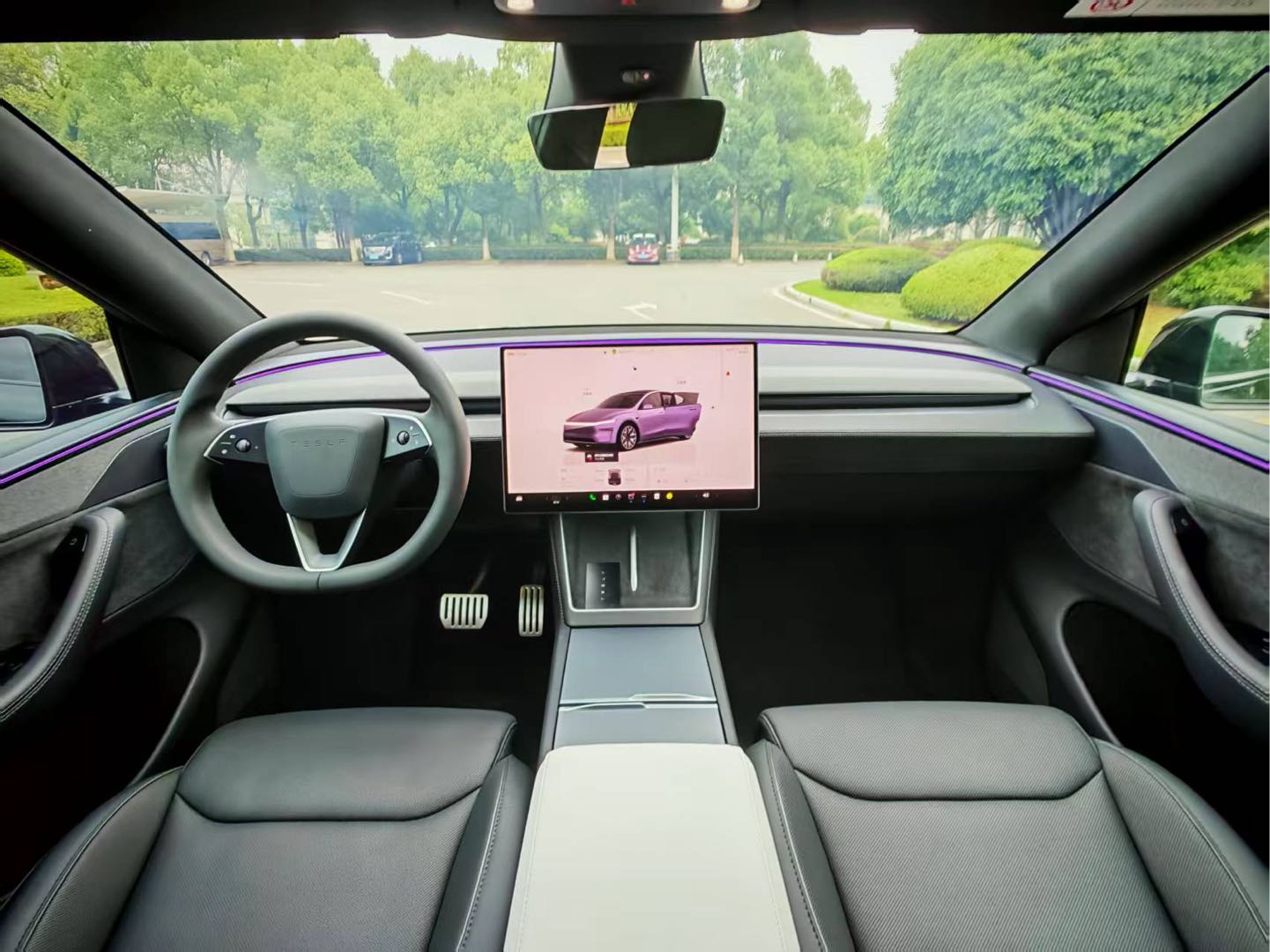 Tesla Model Y L 2025 #5 Tesla Model Y L 2025 car image #5