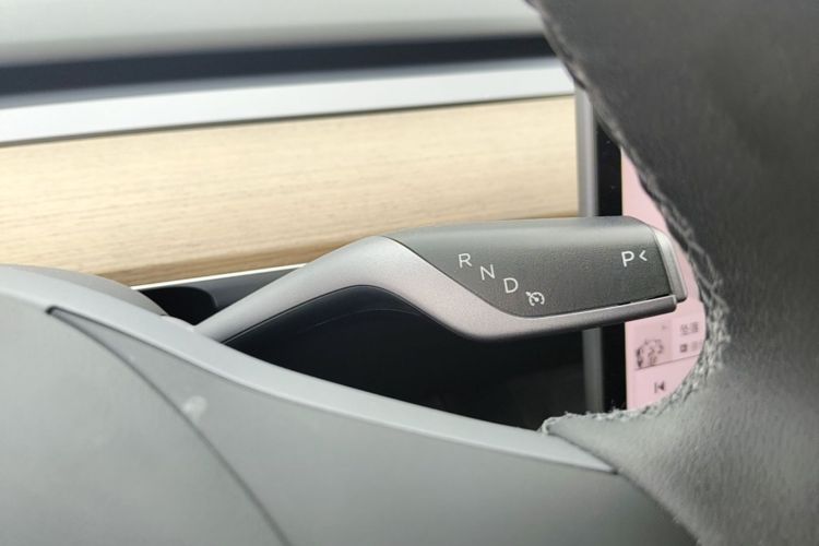 Tesla Model Y 2022 car image #18