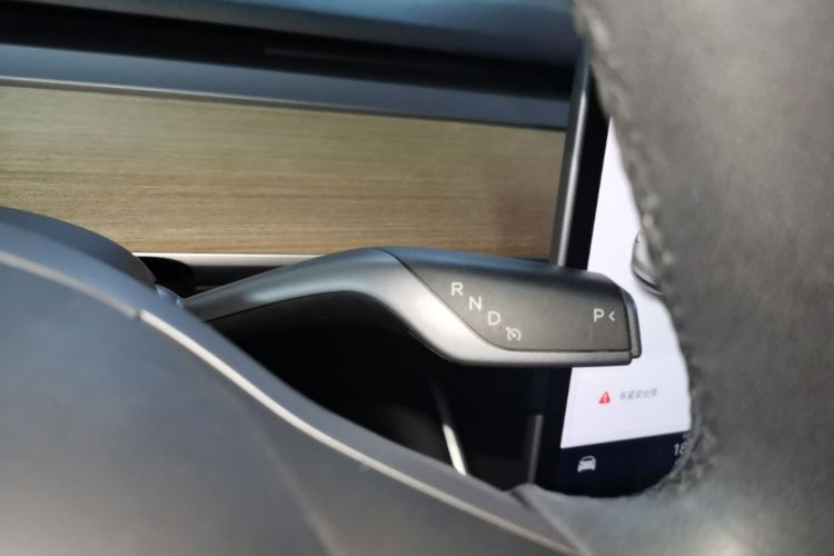 Tesla Model 3 2020 immagine di auto #14