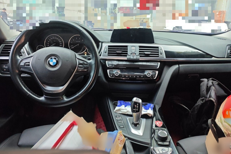 BMW 3 Series 2018 car image #12