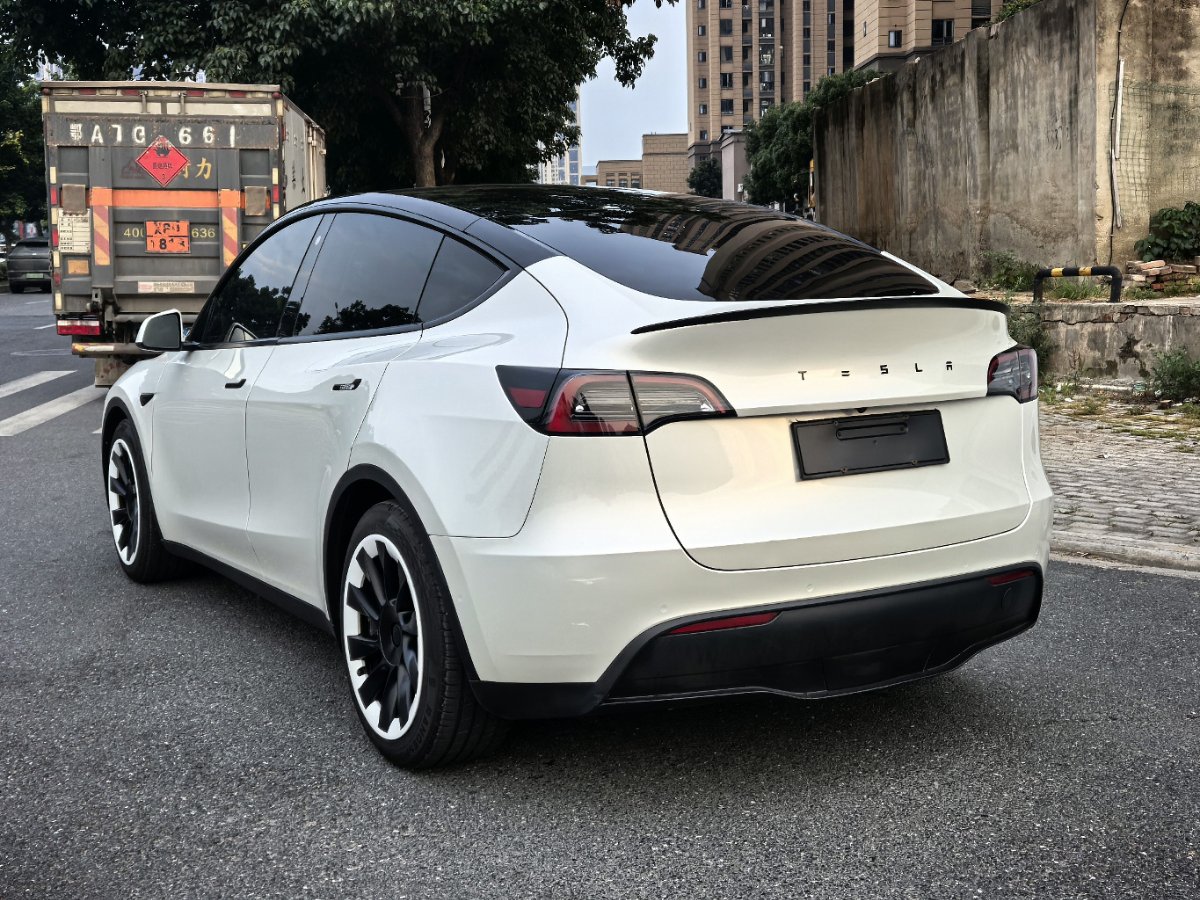 Tesla Model Y 2022 #4 Tesla Model Y 2022 car image #4