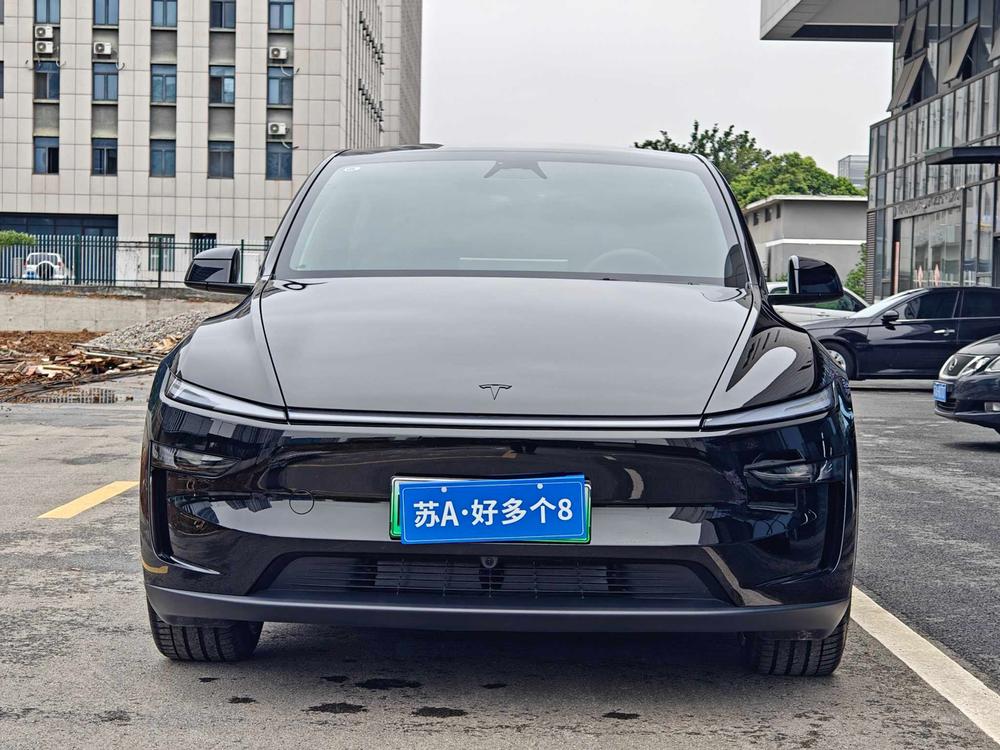 Tesla Model Y 2026 #2 Tesla Model Y 2026 car image #2