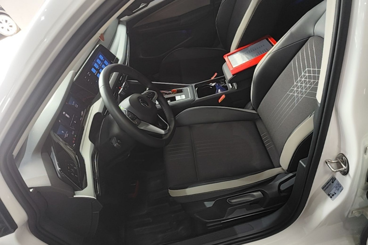 Volkswagen Golf 2024 car image #19